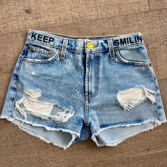 Aviator Nation Mid-Rise Boyfriend Keep Smiling Cut Off Jean Short - Picture 2 of 4